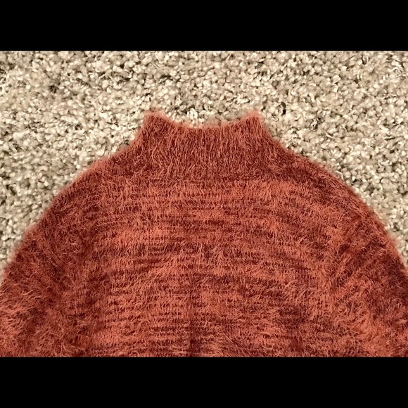 Sweater - cropped - Picture 3 of 4